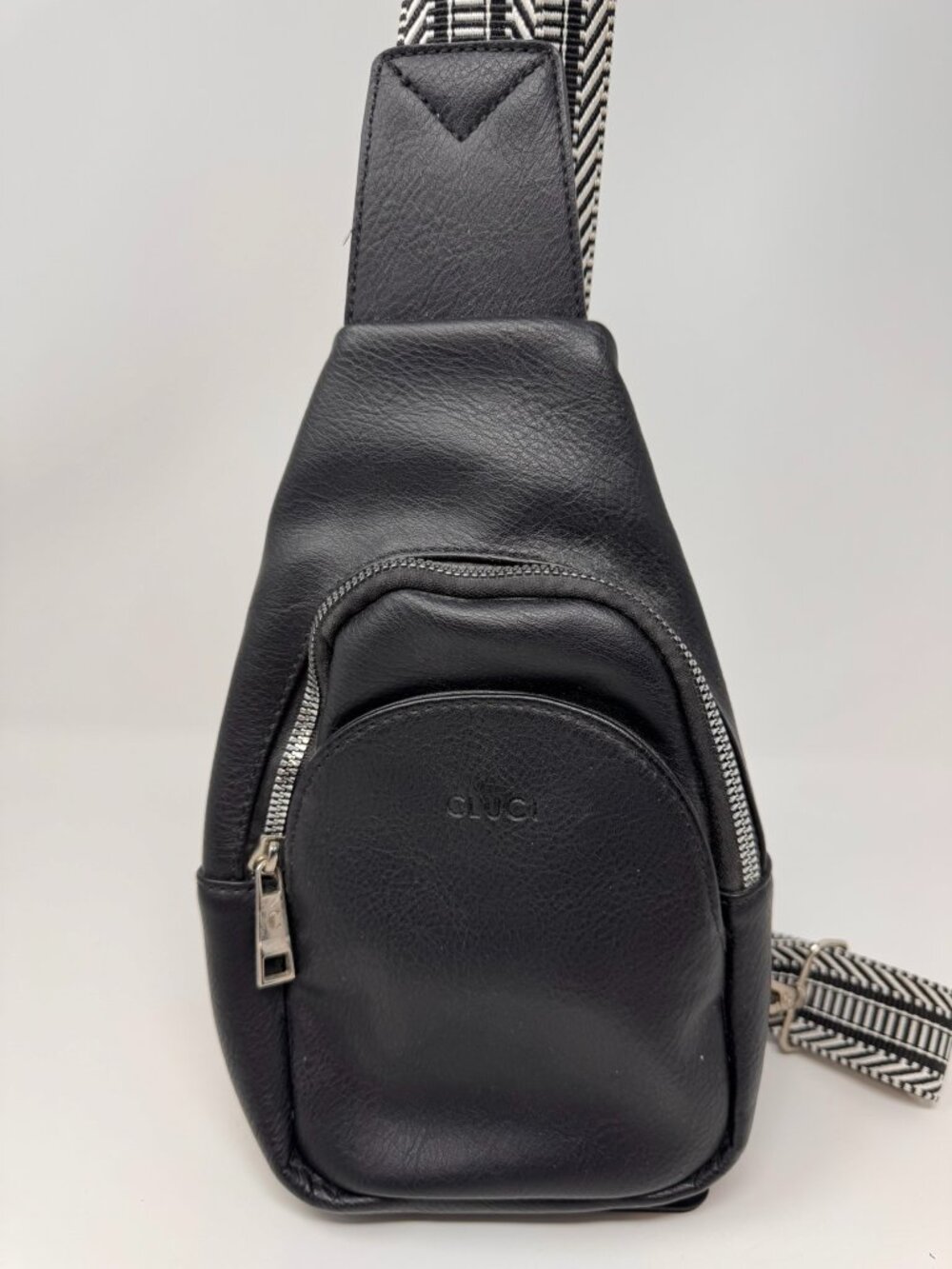 CLUCI BLACK SLING BAG